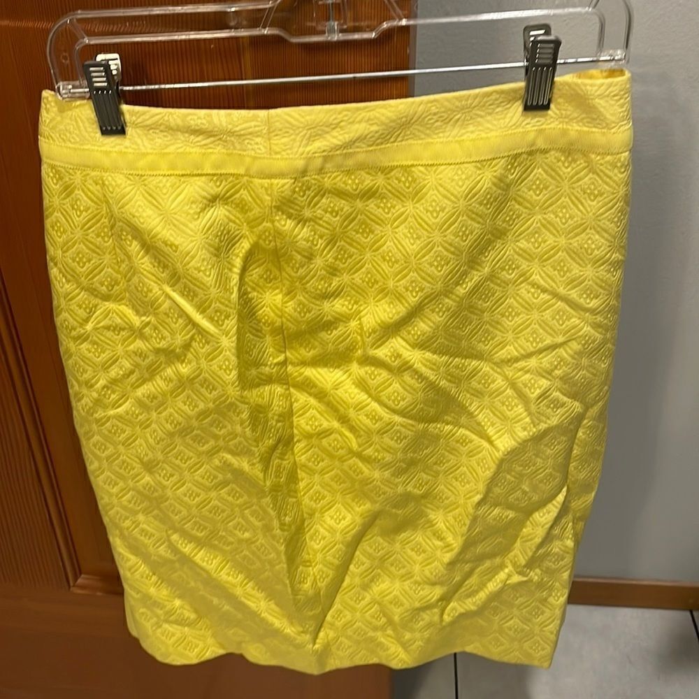 woman’s yellow pencil skirt - Picture 1 of 9
